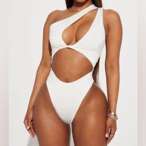 NWT On My Level One Shoulder Bodysuit